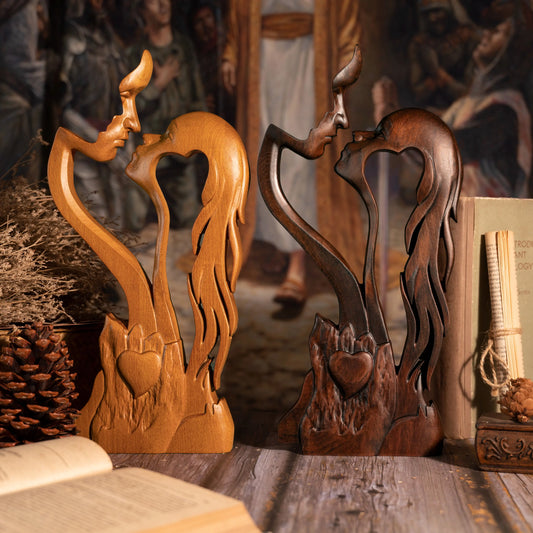 Eternal Love Wooden Sculpture - Hand-Carved Couple Kiss Tabletop Decor, Romantic Anniversary Gift, Wedding or Valentine's Day Decoration